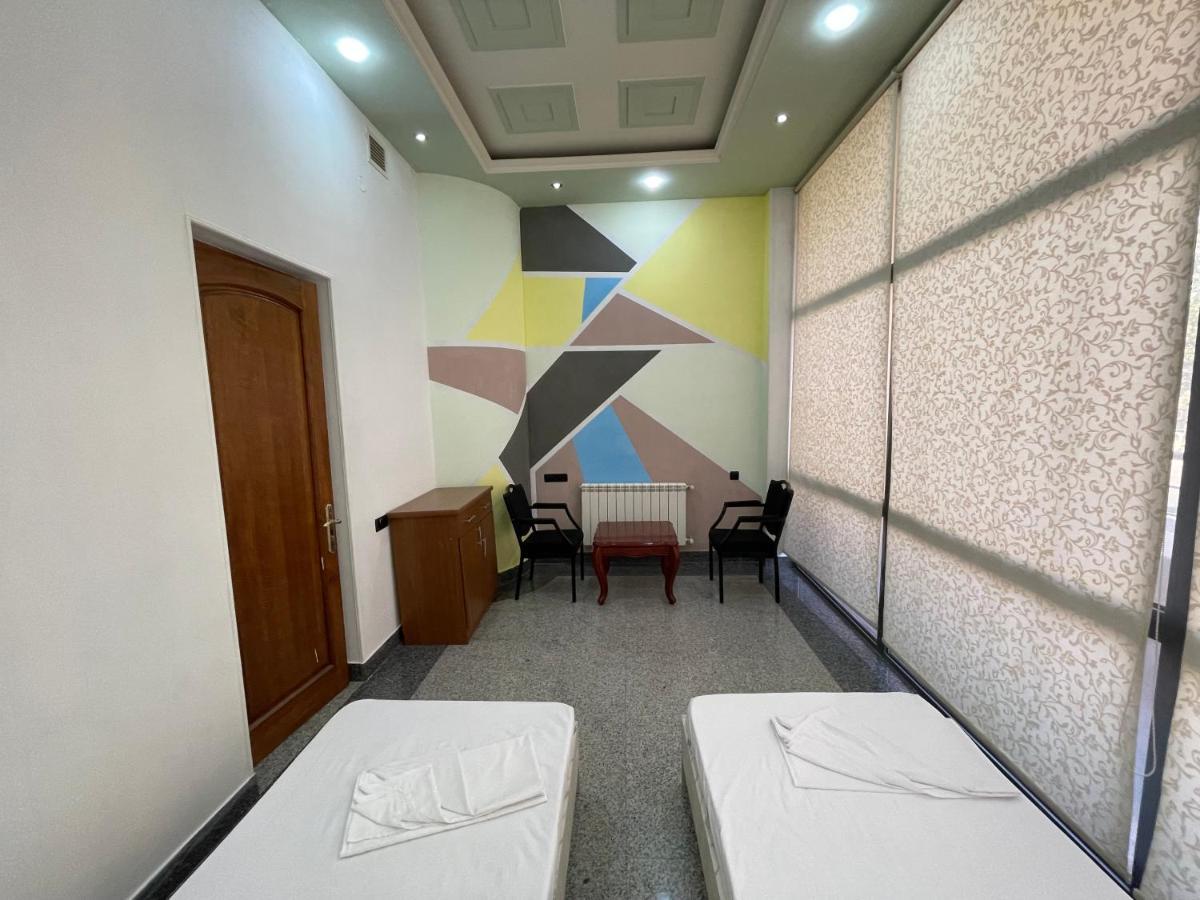 Joy Hotel Apartament Jerevan Buitenkant foto