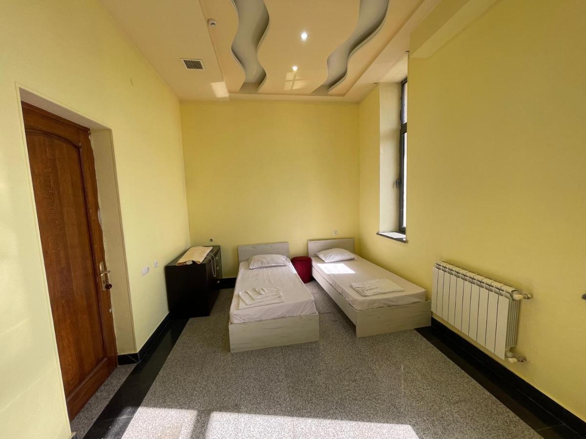 Joy Hotel Apartament Jerevan Buitenkant foto