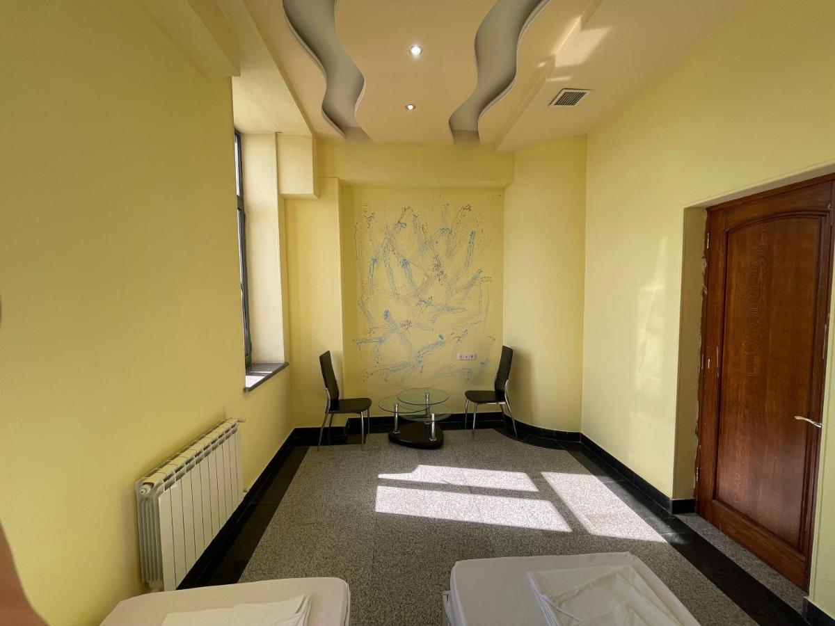 Joy Hotel Apartament Jerevan Buitenkant foto