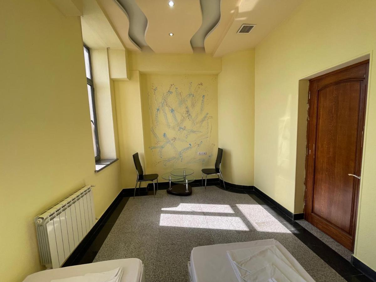 Joy Hotel Apartament Jerevan Buitenkant foto