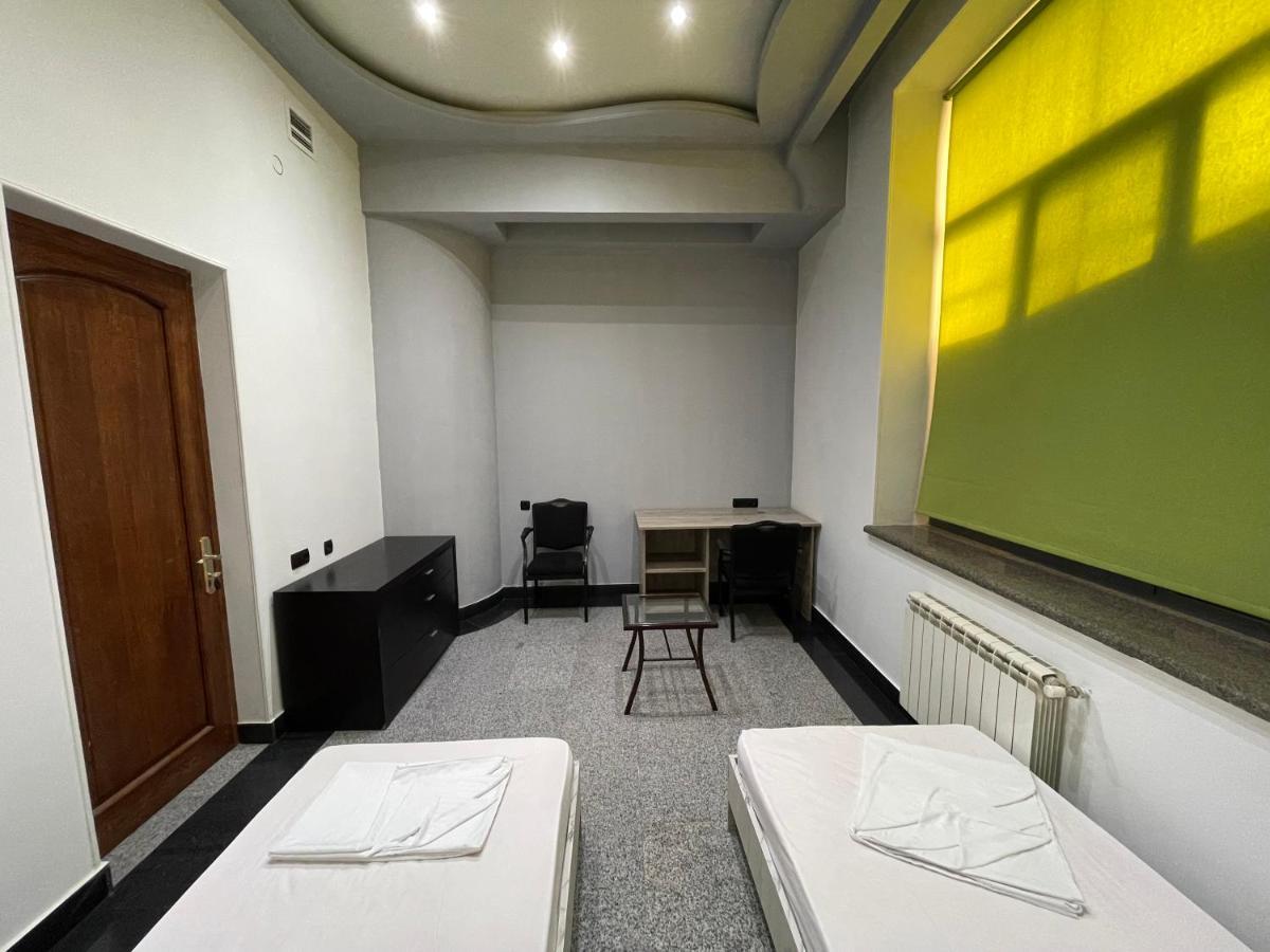 Joy Hotel Apartament Jerevan Buitenkant foto