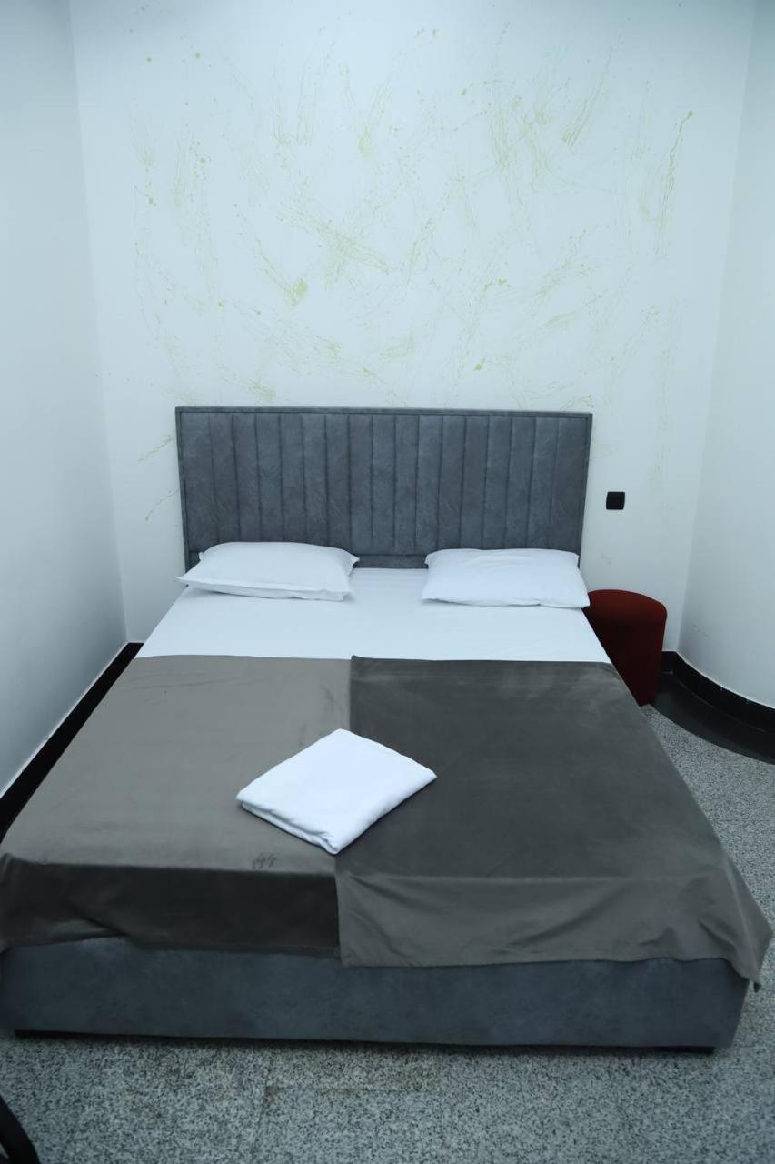 Joy Hotel Apartament Jerevan Buitenkant foto