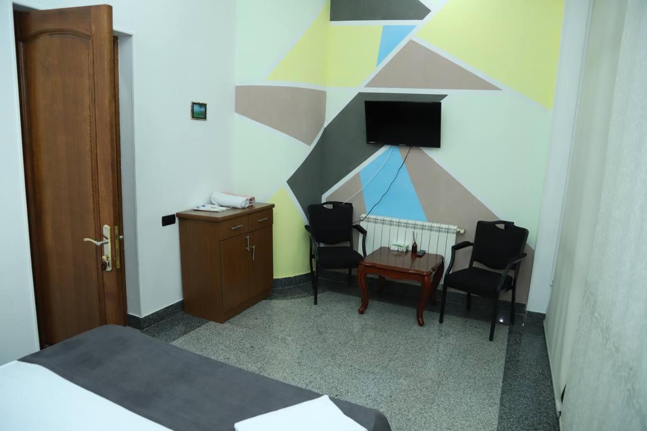 Joy Hotel Apartament Jerevan Buitenkant foto